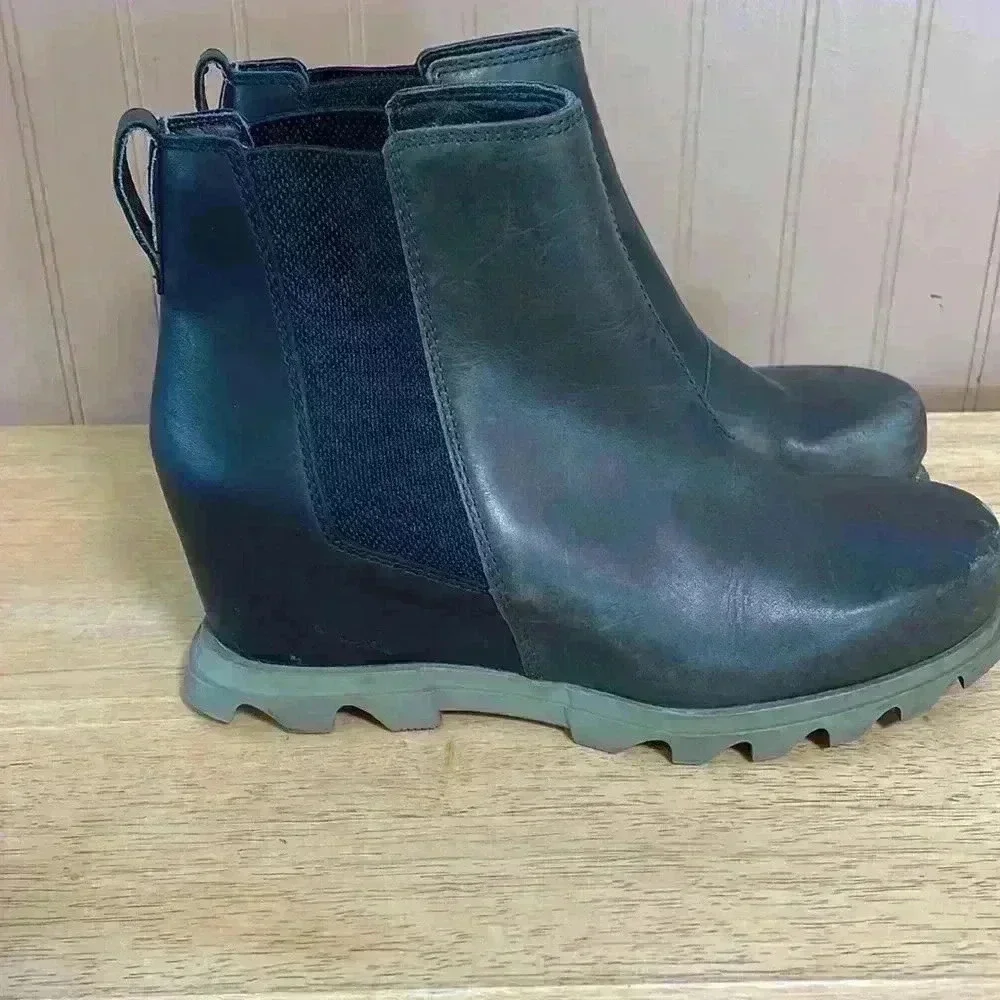 Sorel Women's Joan of Arctic Wedge III Chelsea Boot; size 10.5